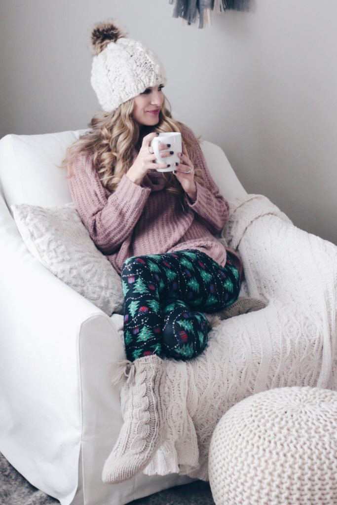 cozy holiday party theme - après ski party with cozy attire and decor